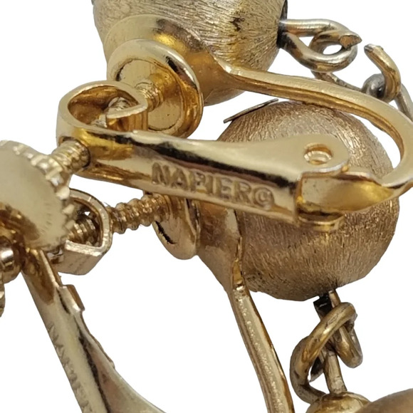 NAPIER VINTAGE SATIN BRUSHED GOLDTONED DROP STYLE SCREW/CLIP ON EARRINGS - Picture 4 of 4